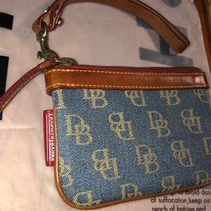 Dooney & Bourke Bags - Douney &bourke wallet Dooney & Bourke Bags - Douney &bourke wallet